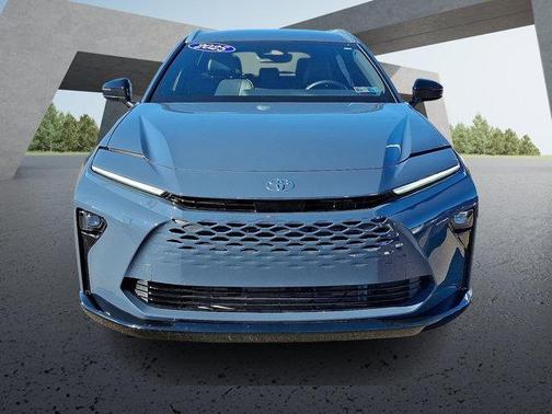 2025 Toyota Crown Signia XLE