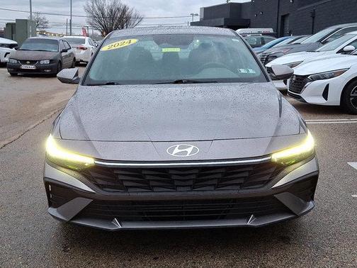 2024 Hyundai ELANTRA SE