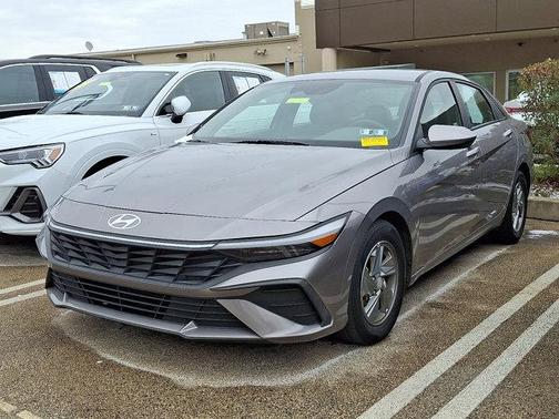 2024 Hyundai ELANTRA SE