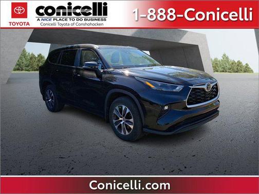 Midnight Black Metallic 2023 Toyota Highlander XLE