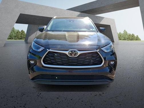 Midnight Black Metallic 2023 Toyota Highlander XLE