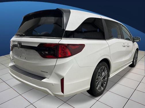 Platinum White Pearl 2026 Honda Odyssey Touring