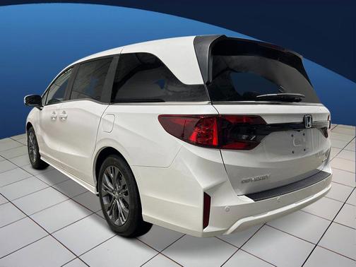 Platinum White Pearl 2026 Honda Odyssey Touring