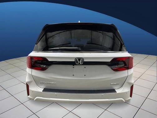 Platinum White Pearl 2026 Honda Odyssey Touring