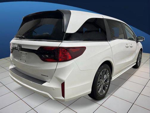 Platinum White Pearl 2026 Honda Odyssey Touring