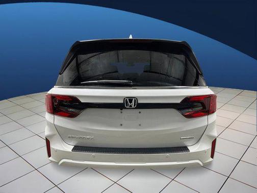 Platinum White Pearl 2026 Honda Odyssey Touring