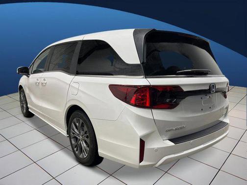 Platinum White Pearl 2026 Honda Odyssey Touring