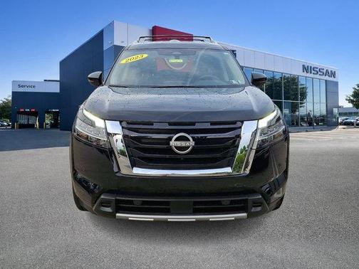 Super Black 2023 Nissan Pathfinder SL 4WD