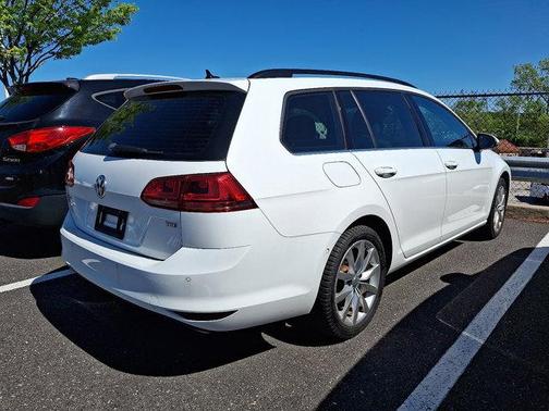 2016 Volkswagen Golf SportWagen TSI SE 4-Door