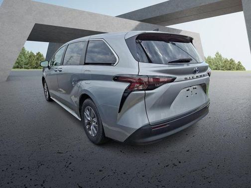 2023 Toyota Sienna LE