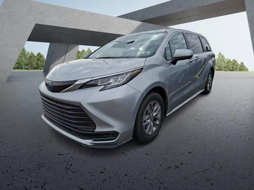 2023 Toyota Sienna LE
