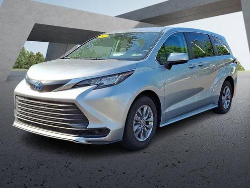 2023 Toyota Sienna LE