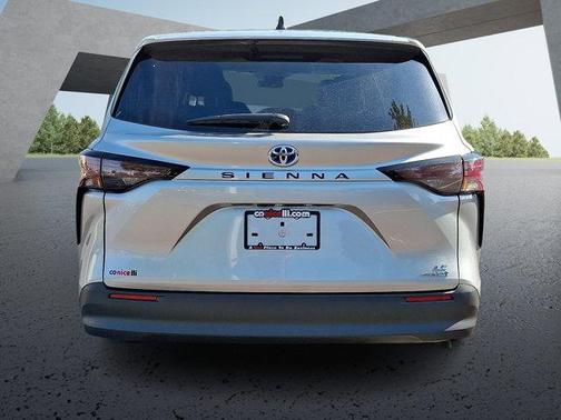 2023 Toyota Sienna LE