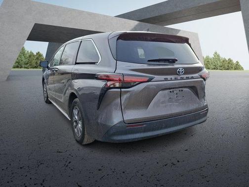 2021 Toyota Sienna LE