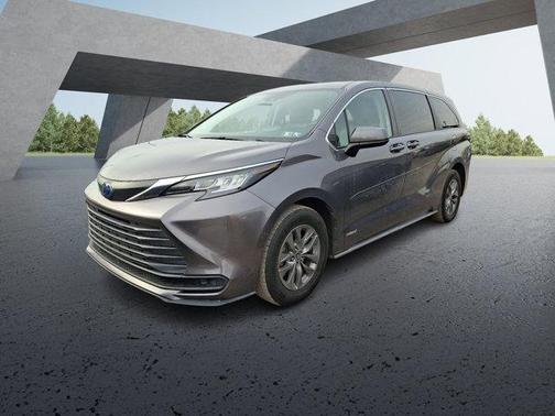 2021 Toyota Sienna LE