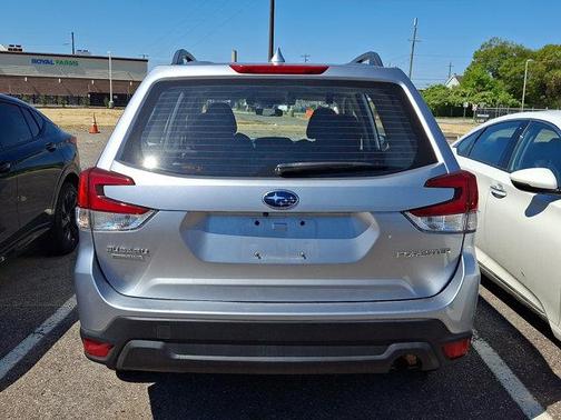 Ice Silver Metallic 2020 Subaru Forester Base