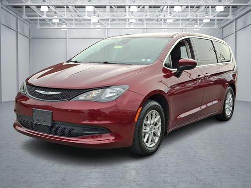 Velvet Red Pearlcoat 2023 Chrysler Voyager LX