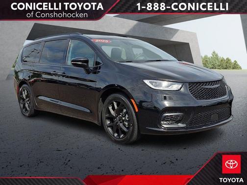 Diamond Black Crystal Pearlcoat 2025 Chrysler Pacifica Limited