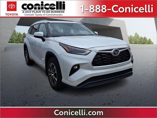 White 2023 Toyota Highlander XLE