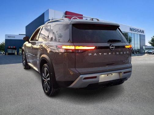 2024 Nissan Pathfinder Platinum