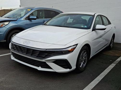 2024 Hyundai ELANTRA SE
