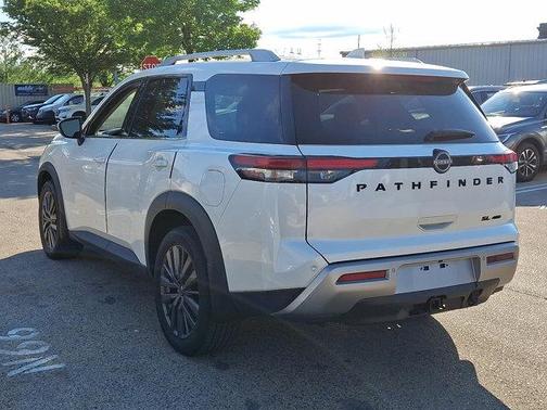2022 Nissan Pathfinder SL 4WD