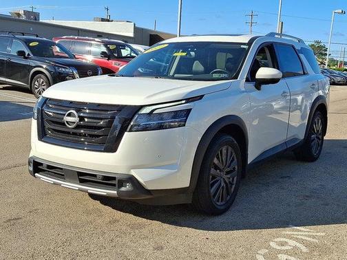2022 Nissan Pathfinder SL 4WD