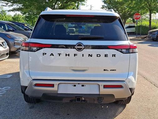 2022 Nissan Pathfinder SL 4WD