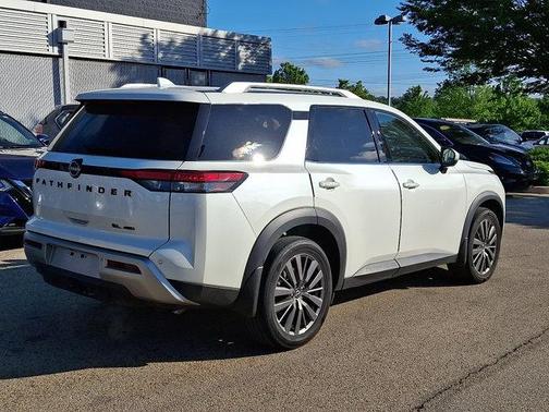 2022 Nissan Pathfinder SL 4WD