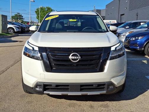 2022 Nissan Pathfinder SL 4WD