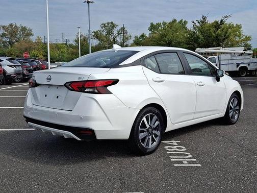 2023 Nissan Versa 1.6 SV