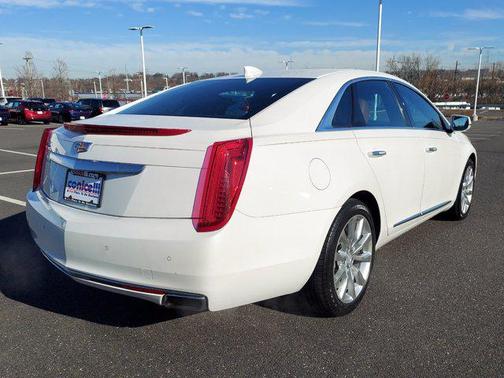 Crystal White Tricoat 2016 Cadillac XTS Luxury