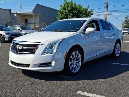 Crystal White Tricoat 2016 Cadillac XTS Luxury
