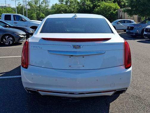Crystal White Tricoat 2016 Cadillac XTS Luxury