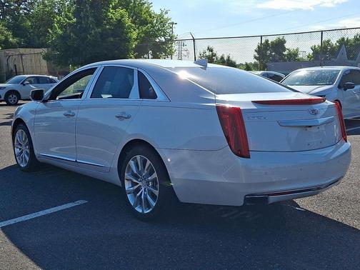 Crystal White Tricoat 2016 Cadillac XTS Luxury
