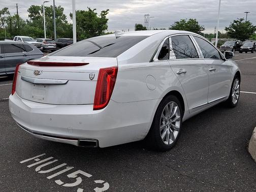 Crystal White Tricoat 2016 Cadillac XTS Luxury