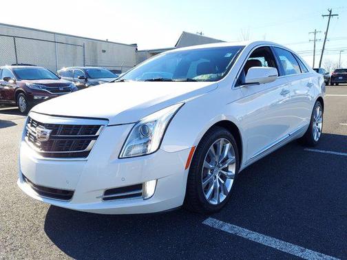 Crystal White Tricoat 2016 Cadillac XTS Luxury
