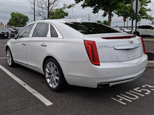 Crystal White Tricoat 2016 Cadillac XTS Luxury