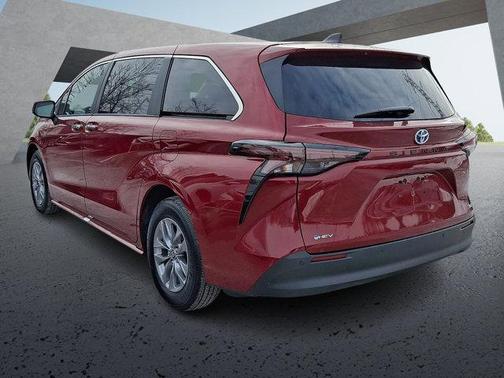 2025 Toyota Sienna XLE