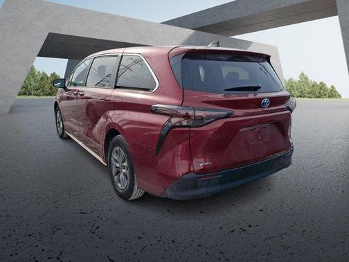 2025 Toyota Sienna XLE