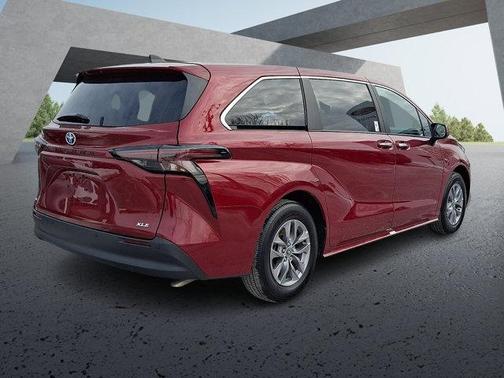 2025 Toyota Sienna XLE