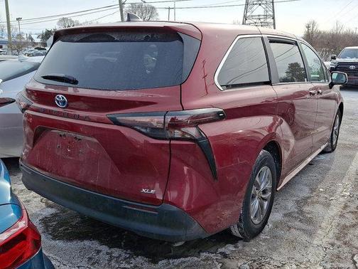 2025 Toyota Sienna XLE