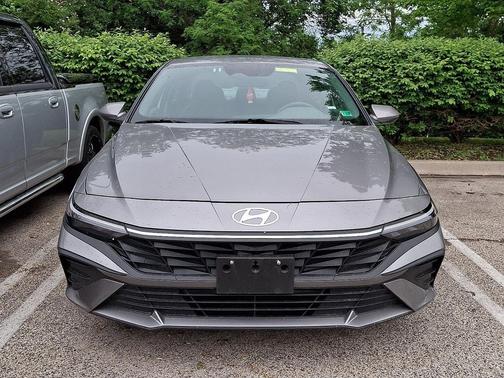 Fluid Metal 2024 Hyundai ELANTRA SEL