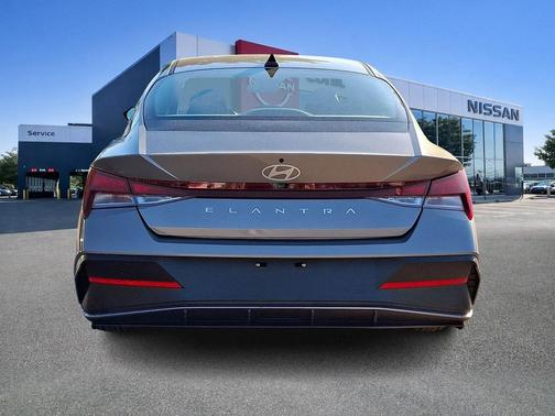 Fluid Metal 2024 Hyundai ELANTRA SEL