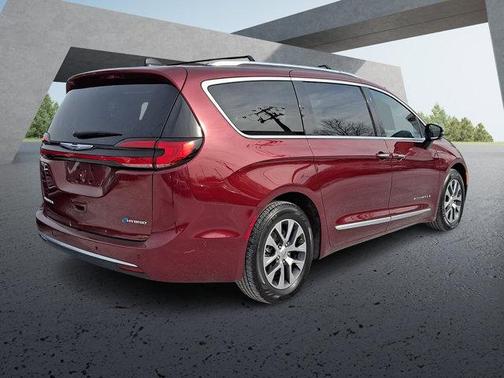 2023 Chrysler Pacifica L