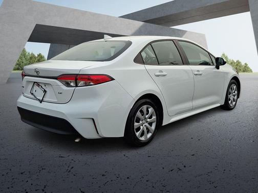 Ice Cap 2024 Toyota Corolla LE