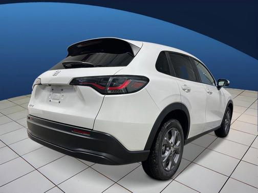 Platinum White Pearl 2026 Honda HR-V LX