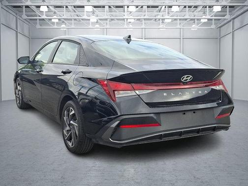Abyss Black 2025 Hyundai ELANTRA Sport