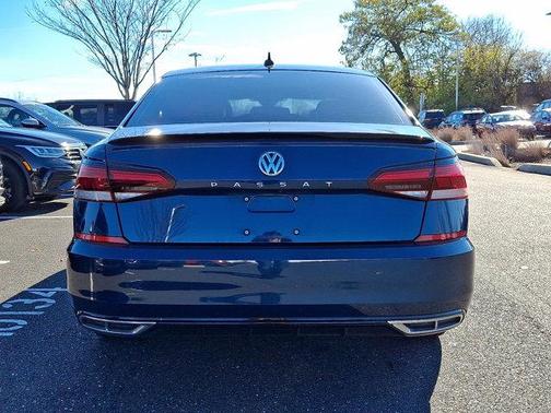 2022 Volkswagen Passat 2.0T R-Line