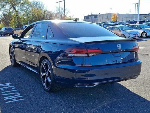 2022 Volkswagen Passat 2.0T R-Line